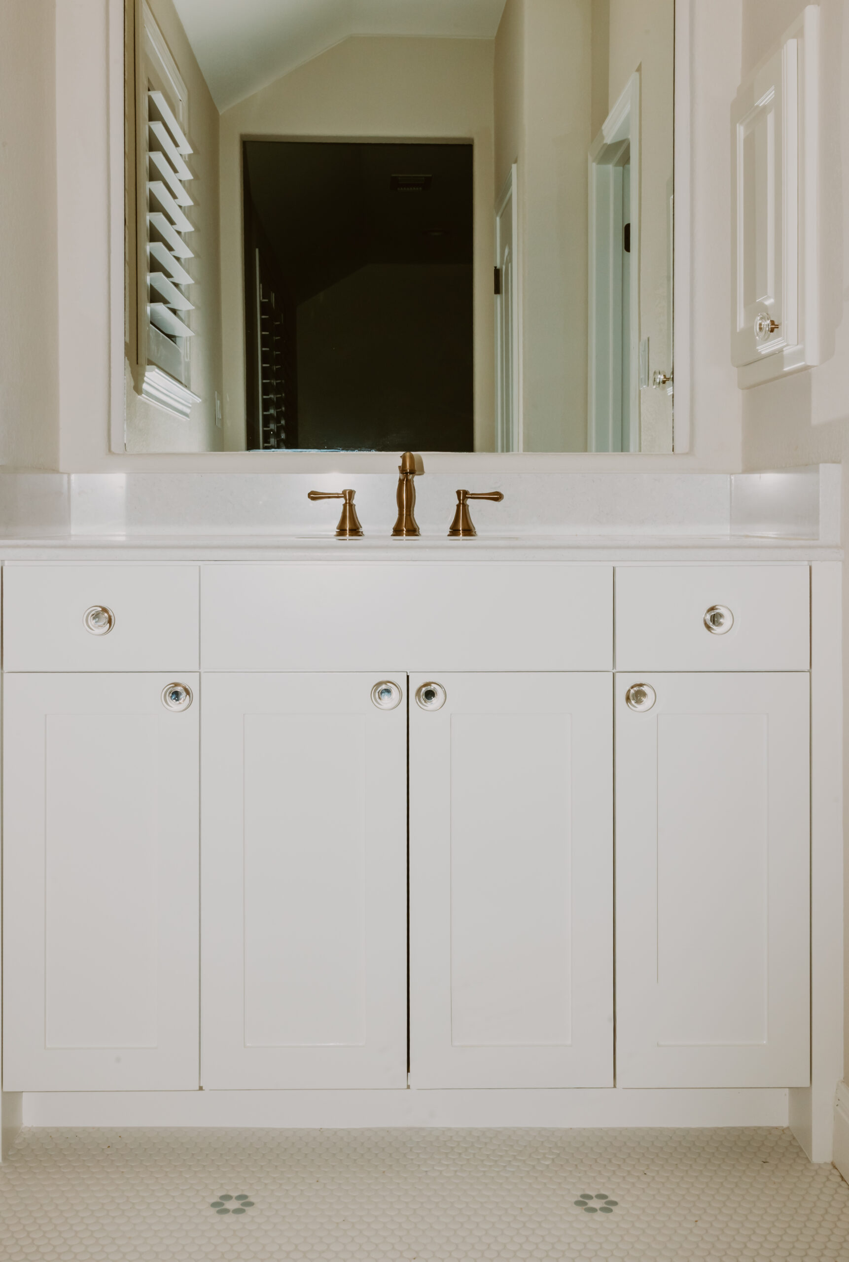 White Bathroom Vanity with Frameless Cabinets and Soft Close Hardware Bathroom Vanity, Frameless Cabinets, Soft Close Hardware, White Vanity
